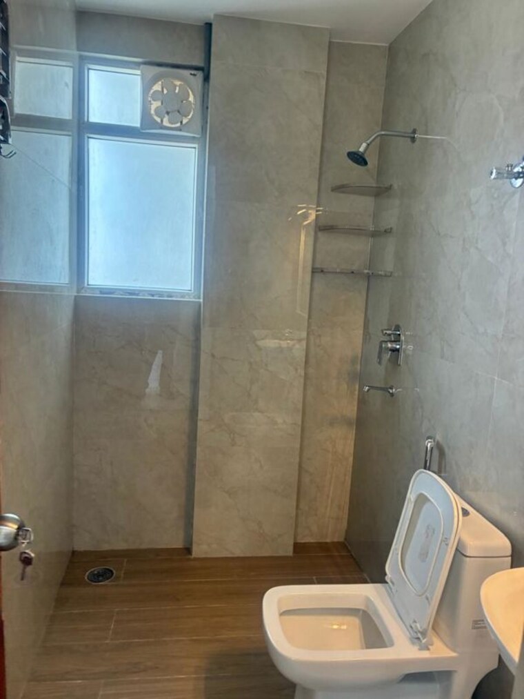 Bathroom, haridwar road 4 Bedroom 1800 Sq.Ft. Builder Floor In Haridwar Road Dehradun 10657469