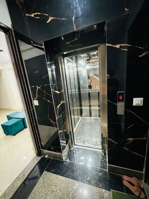 Parking in 1 BHK Builder Floor at Saket – for Rent