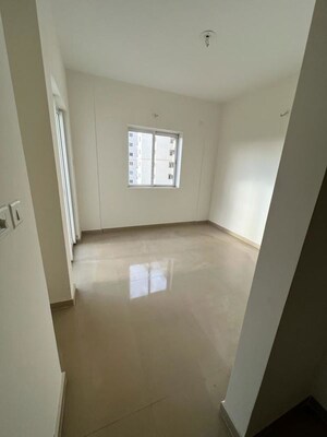 Room in 3.5 BHK Apartment at L&T Raintree Boulevard, Hebbal – for Rent
