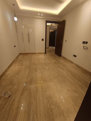 Room in 3 BHK Builder Floor at Shivalik Colony – for Rent