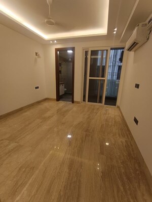 Room in 3 BHK Builder Floor at Shivalik Colony – for Rent