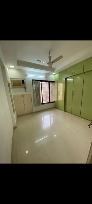 Room in 4 BHK Apartment at Panchavati CHS Sion East, Sion East – for Rent