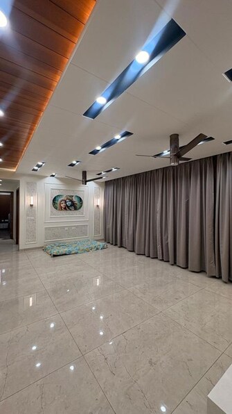 3 BHK +Apartment For Rent in Experion Capital in Gomti Nagar, Lucknow