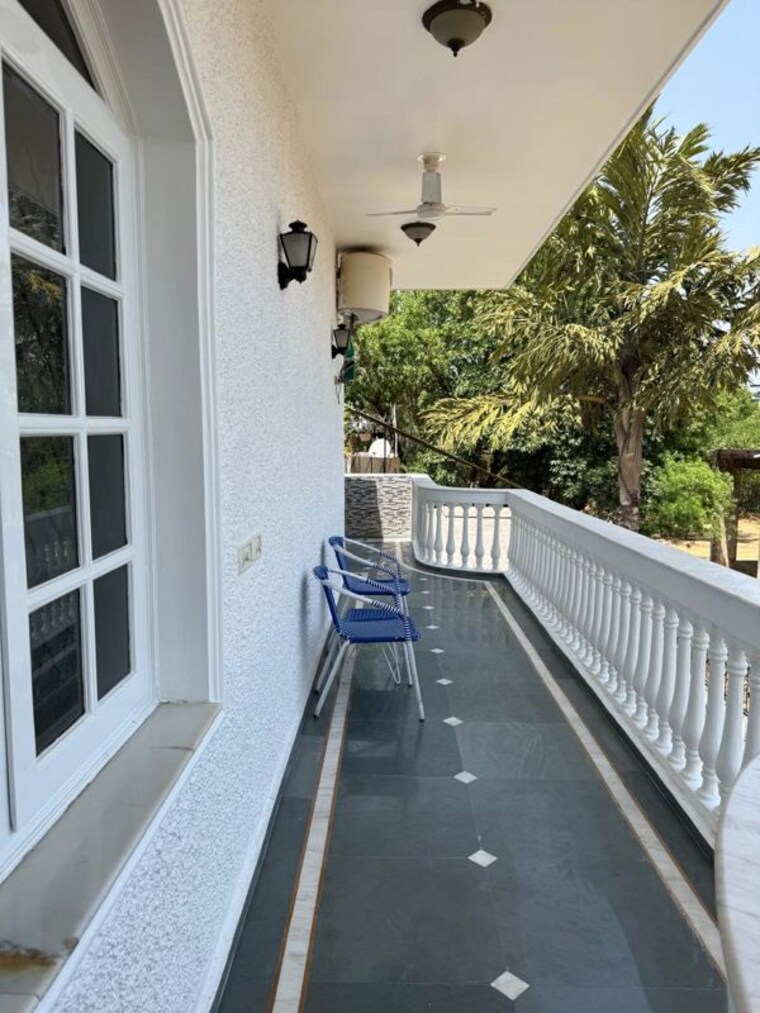 Balcony, vipul-world-plots 2.5 Bedroom 1900 Sq.Ft. Builder Floor In Sector 48 Gurgaon 10657609