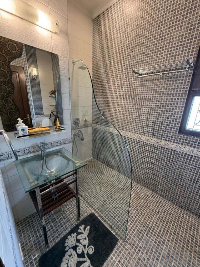 Bathroom, vipul-greens 3 Bedroom 2200 Sq.Ft. Apartment In Sector 48 Gurgaon 10657615