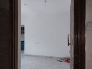 Room in 1 BHK Apartment at Gauri Excellency, Kandivali West – for Rent
