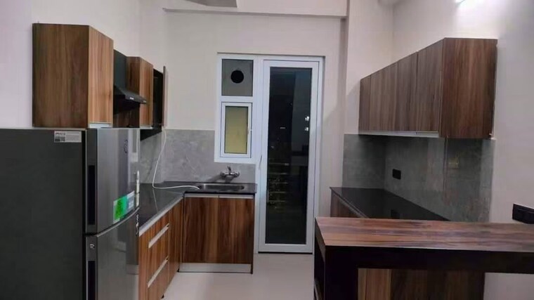 Kitchen, allure-estate 1 Bedroom 900 Sq.Ft. Builder Floor In Sector 14 Gurgaon 10657634