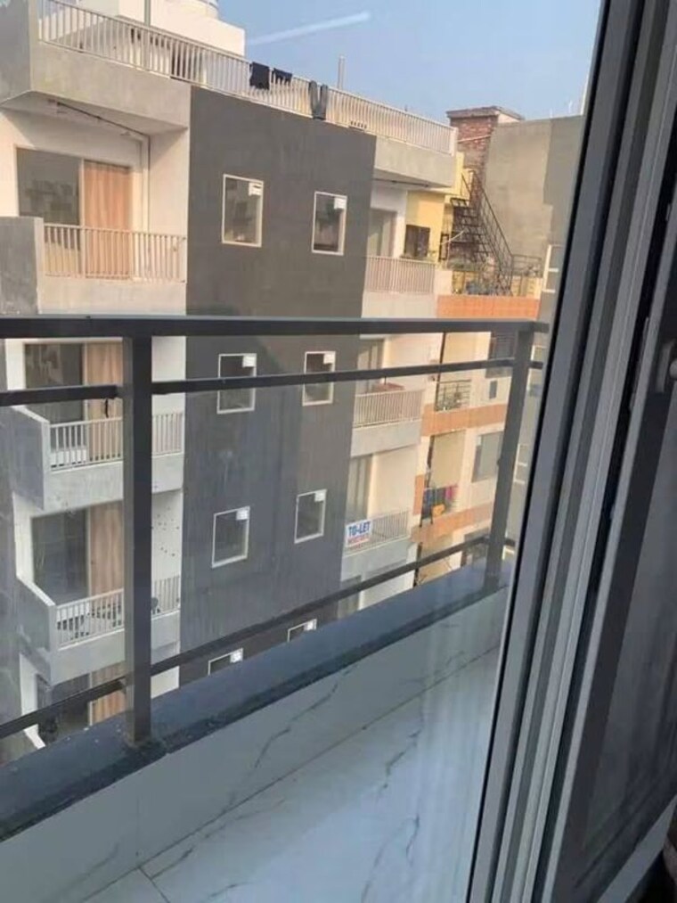 Balcony, allure-estate 1 Bedroom 900 Sq.Ft. Builder Floor In Sector 14 Gurgaon 10657634