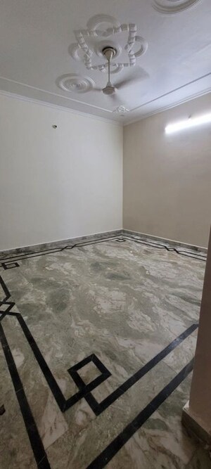 Room in 3 BHK Independent House at Vikalp Khand – for Rent