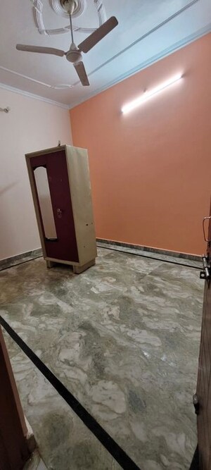 Room in 3 BHK Independent House at Vikalp Khand – for Rent