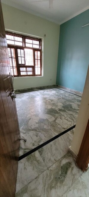 Room in 3 BHK Independent House at Vikalp Khand – for Rent