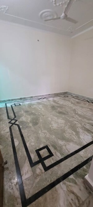 Room in 3 BHK Independent House at Vikalp Khand – for Rent