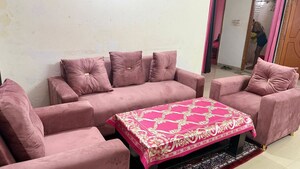 Bedroom in 3.5 BHK Apartment at Omaxe The Palace, Gomti Nagar – for Rent