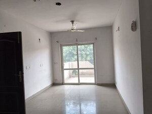 Room in 4 BHK Apartment at Omaxe Heights, Sector 86 – for Rent