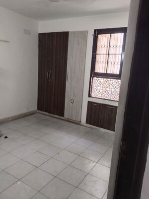 Room in 2 BHK Apartment at Varun Enclave, Sector 28 – for Rent