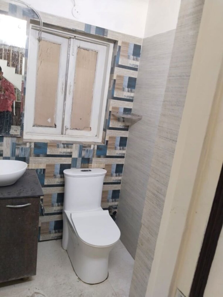 Bathroom, varun-enclave 2 Bedroom 1250 Sq.Ft. Apartment In Sector 28 Noida 10657698