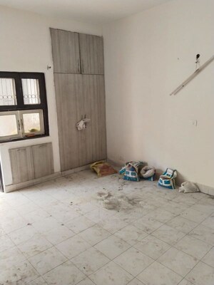 Room in 2 BHK Apartment at Varun Enclave, Sector 28 – for Rent