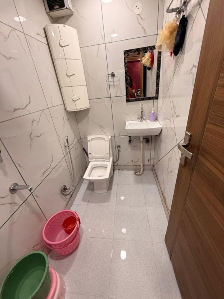 Bathroom, mahavir enclave 1 2 Bedroom 630 Sq.Ft. Builder Floor In Mahavir Enclave 1 Delhi 10657713