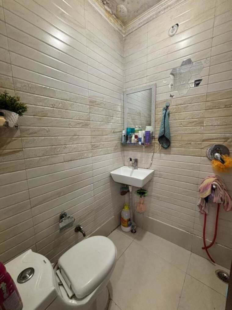 Bathroom, mahavir enclave 1 1 Bedroom 450 Sq.Ft. Builder Floor In Mahavir Enclave 1 Delhi 10657725