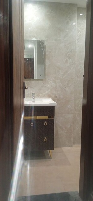 Furnished Amenities in 2 BHK Builder Floor at Palam – for Sale