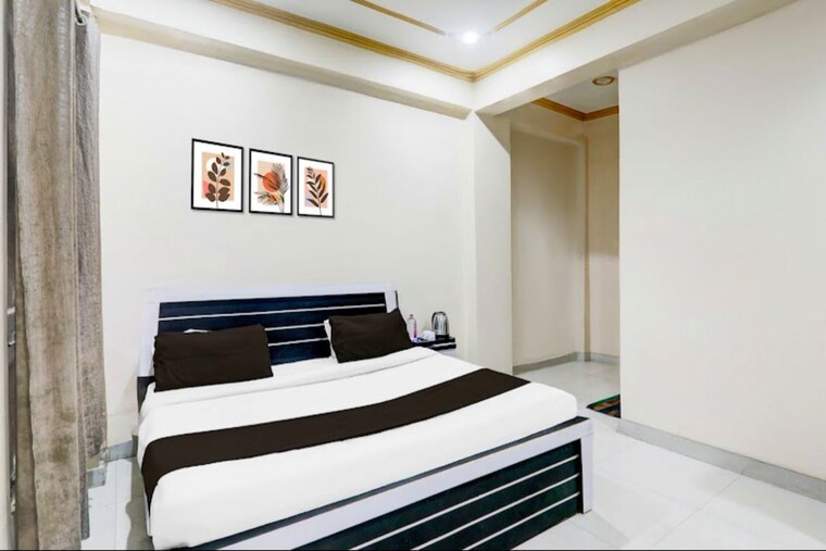 Bedroom, vibhuti khand Pg For Boys & Girls In Vibhuti Khand 10657757