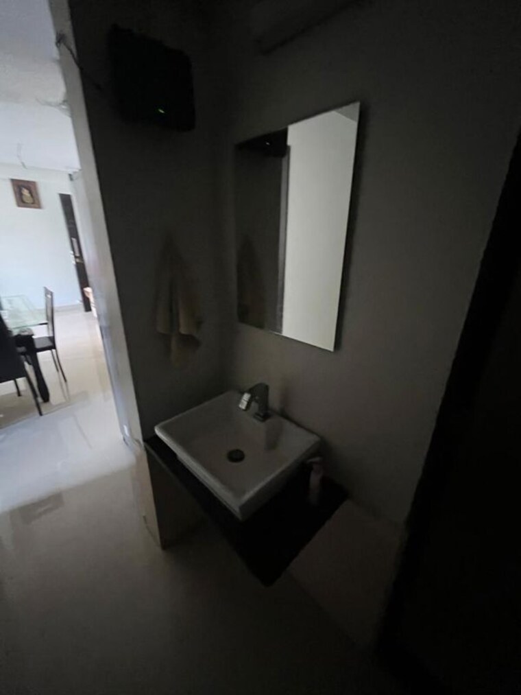 Bathroom, varun-garden 2 Bedroom 1040 Sq.Ft. Apartment In Ghodbunder Road Thane 10657763