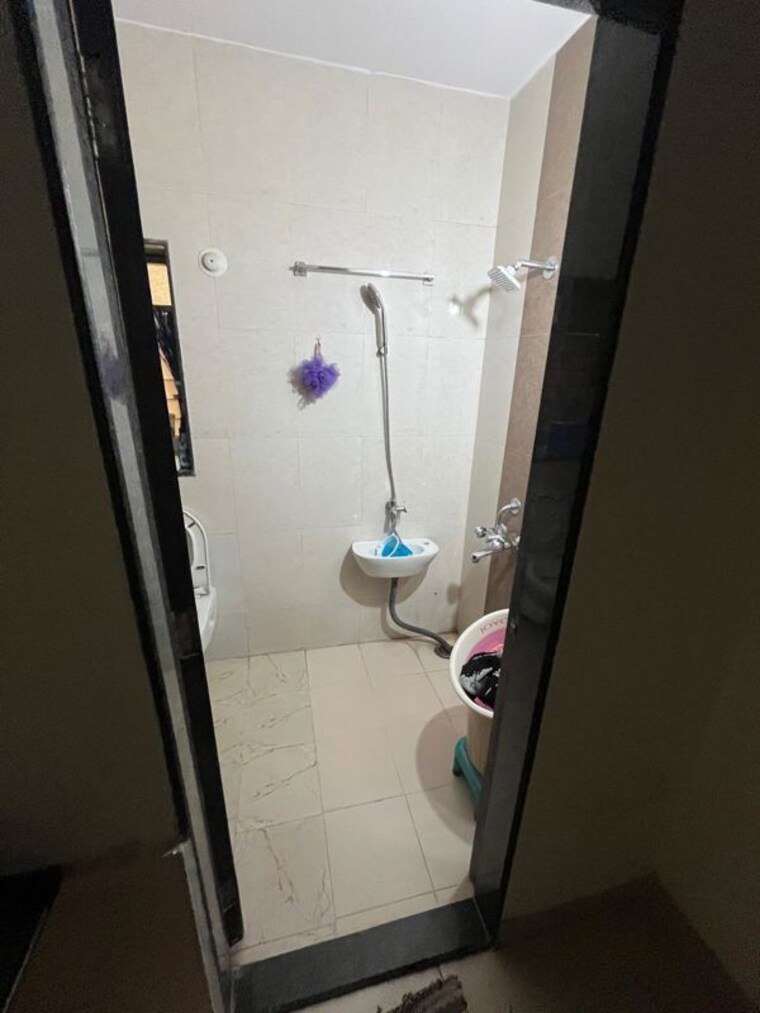 Bathroom, varun-garden 2 Bedroom 1040 Sq.Ft. Apartment In Ghodbunder Road Thane 10657763