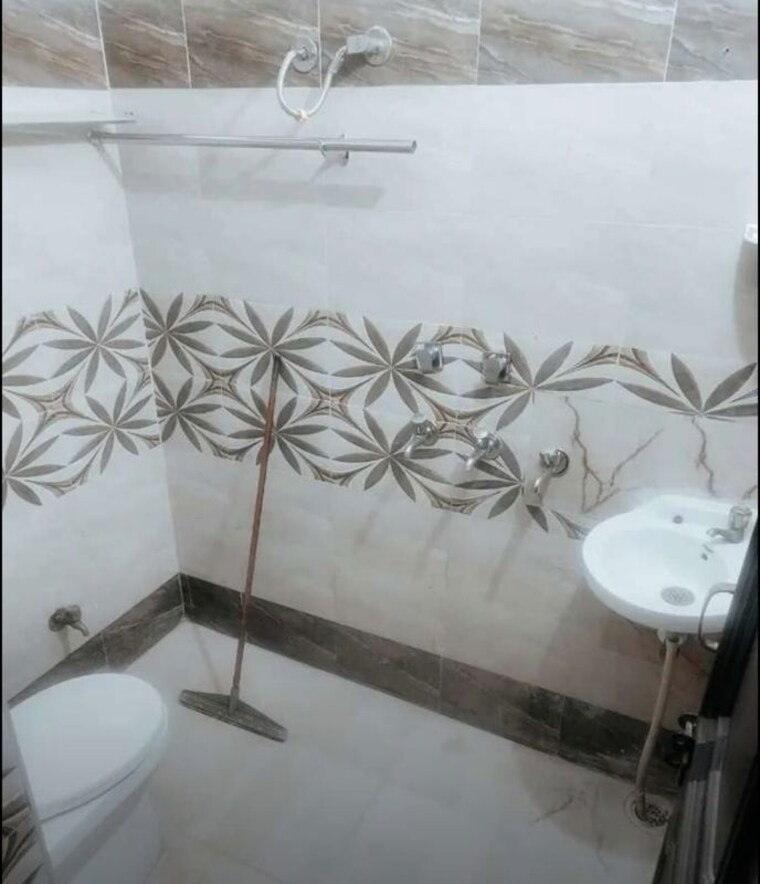 Bathroom, sector 39 1 RK 200 Sq.Ft. Builder Floor In Sector 39 Chandigarh 10657767