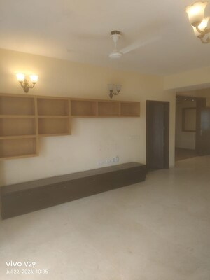 Room in 3.5 BHK Apartment at Ambience Island Lagoon, Sector 24 – for Sale