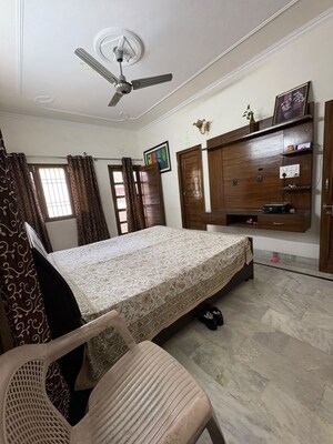 Kitchen in 2 BHK Builder Floor at Sector 38 – for Rent