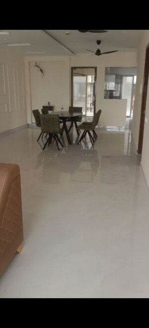 Room in 3 BHK Apartment at Rubberwala White House, Sewri – for Sale