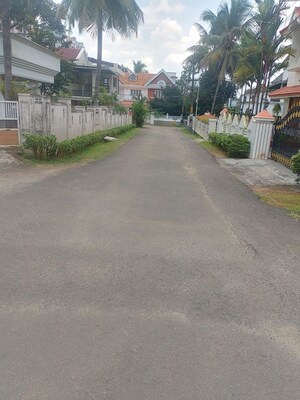   Plot at Nellikunnu – for Sale