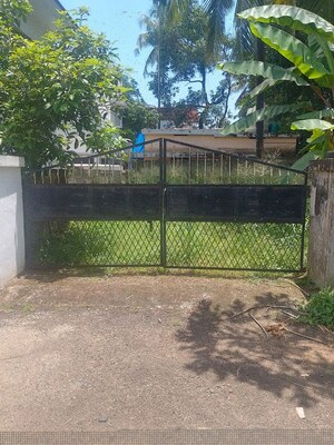  Plot at Nellikunnu – for Sale