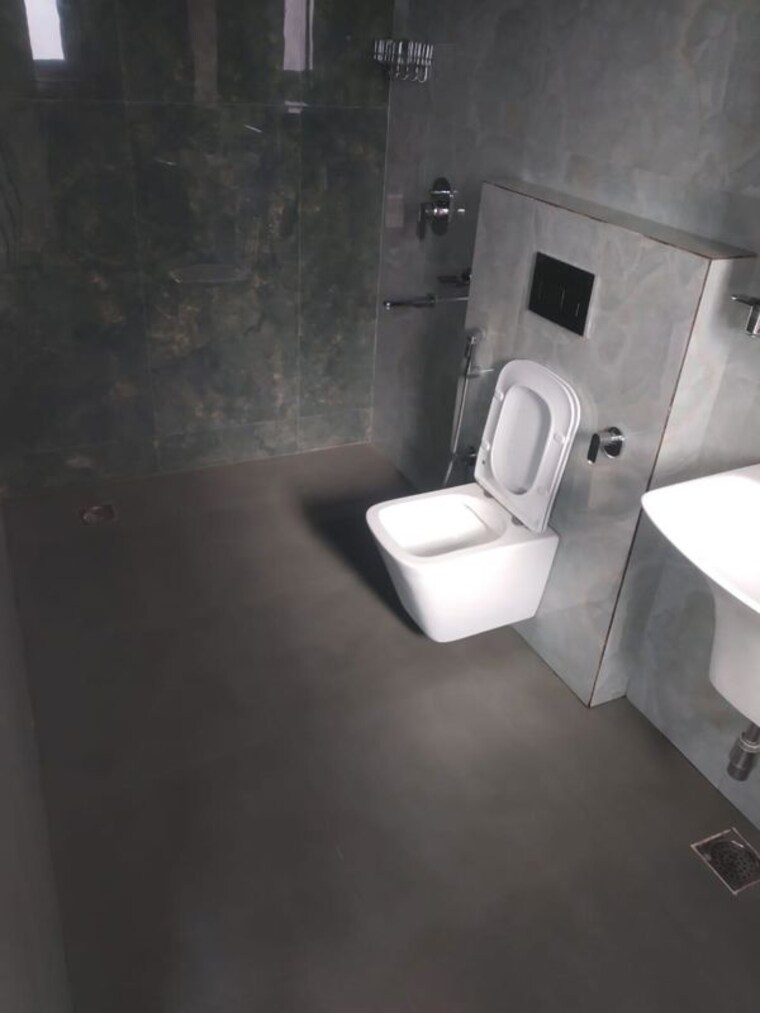 Bathroom, central-park-flower-valley 3.5 Bedroom 2150 Sq.Ft. Apartment In Sohna Sector 33 Gurgaon 10657832