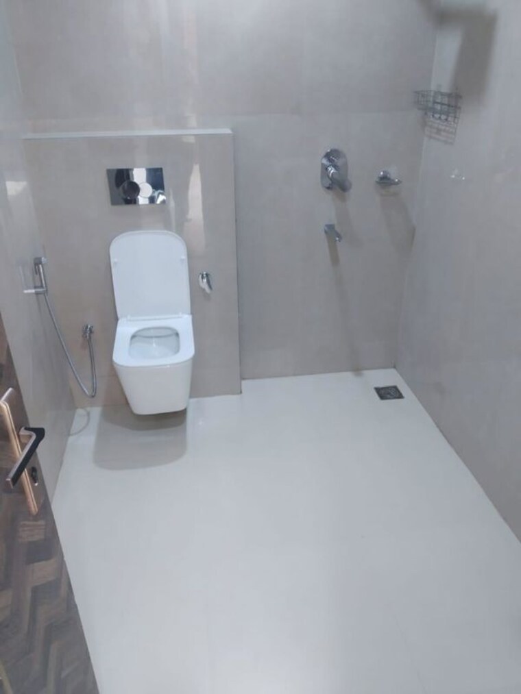 Bathroom, central-park-flower-valley 3.5 Bedroom 2150 Sq.Ft. Apartment In Sohna Sector 33 Gurgaon 10657832
