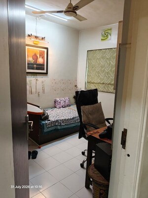 Team Area in 2 BHK Apartment at Karve Nagar – for Sale