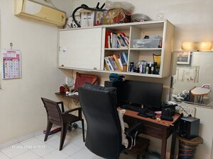 Team Area in 2 BHK Apartment at Karve Nagar – for Sale