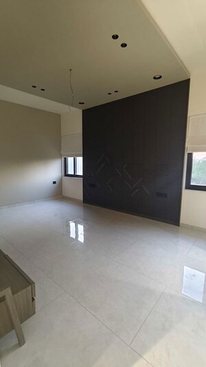 Room in 4 BHK Villa at Serene 11, Bhayli – for Sale