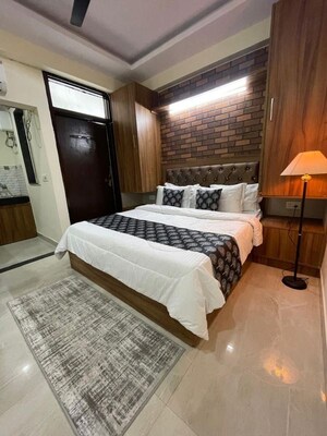Bedroom in 1 BHK Builder Floor at Dlf City Phase 3 – for Rent