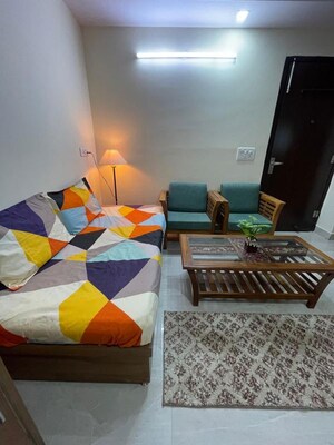 Bedroom in 1 BHK Builder Floor at Dlf City Phase 3 – for Rent