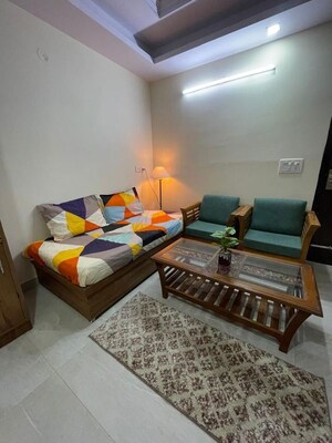 Bedroom in 1 BHK Builder Floor at Dlf City Phase 3 – for Rent