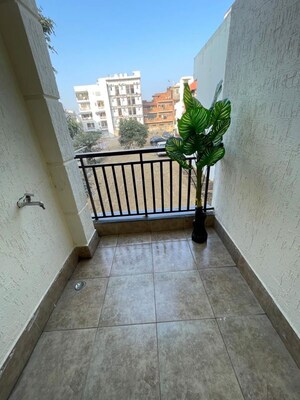 Balcony in 1 BHK Builder Floor at Dlf City Phase 3 – for Rent