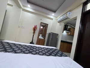 Bedroom in 1 BHK Builder Floor at Dlf City Phase 3 – for Rent