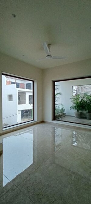 Room in 4 BHK Villa at Taksh Elanza, Bhayli – for Sale