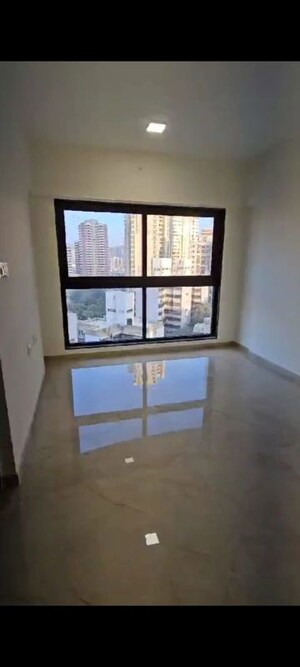 Room in 3 BHK Apartment at Cosmopolis Tower, Andheri West – for Sale
