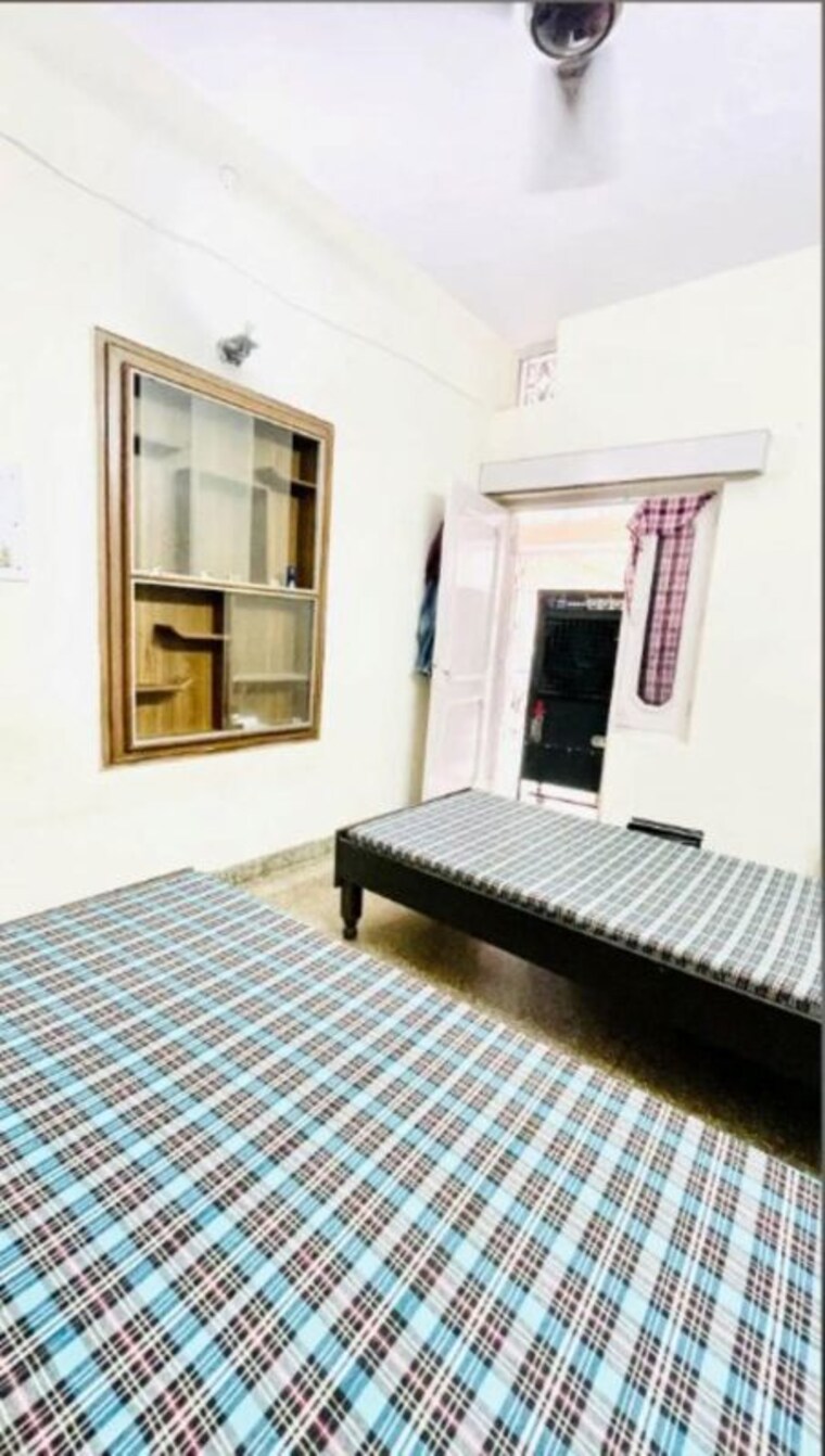 Room, sector 66 Pg For Boys & Girls In Sector 66 10657897