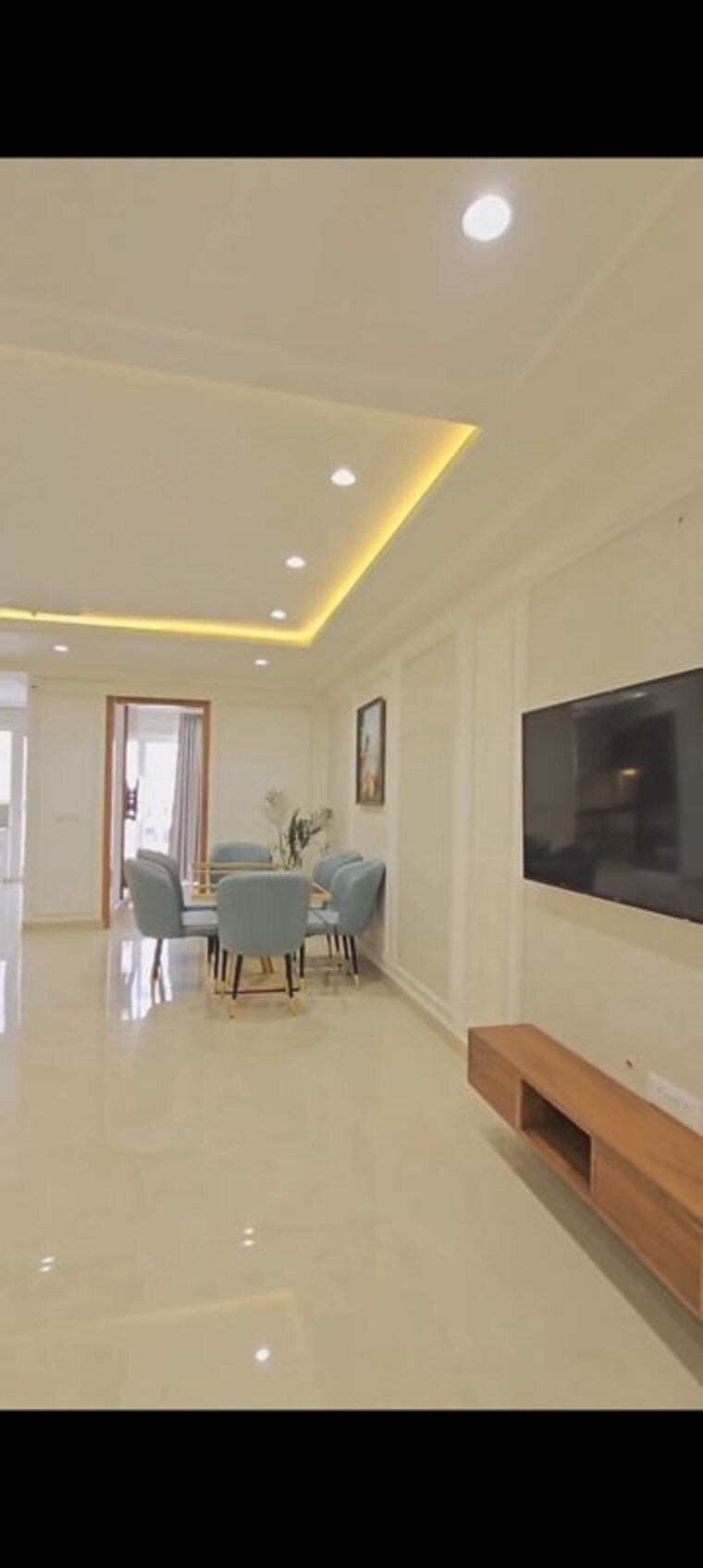 Living Room, alaknanda-maxxus-eden-estate 3 Bedroom 1887 Sq.Ft. Apartment In Ghazipur Zirakpur 10657934