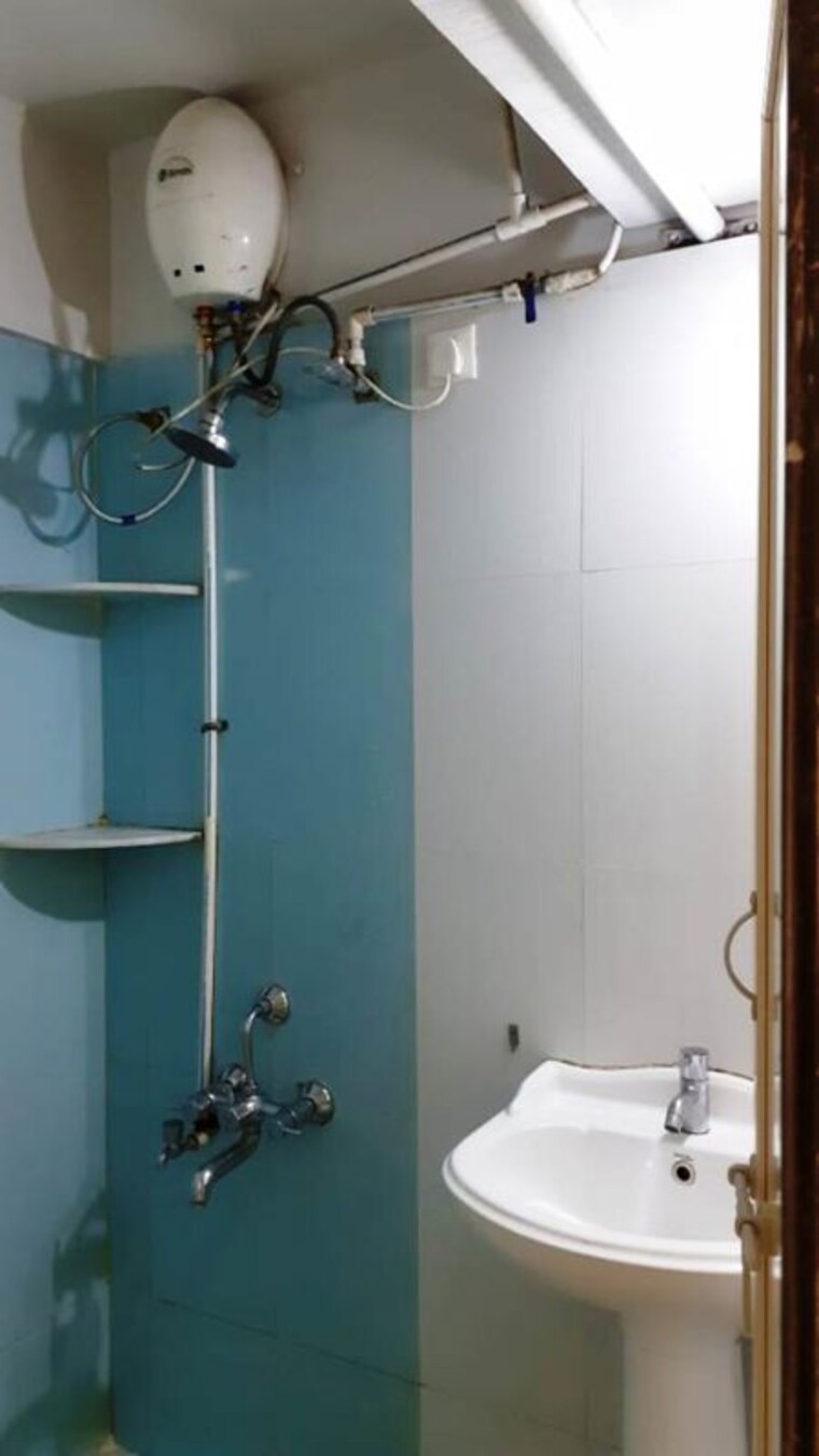 Bathroom, bhusari colony 2 Bedroom 925 Sq.Ft. Apartment In Bhusari Colony Pune 10657930