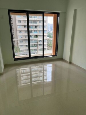Room in 2.5 BHK Apartment at Siddharth Nagar CHS Goregaon, Goregaon West – for Rent