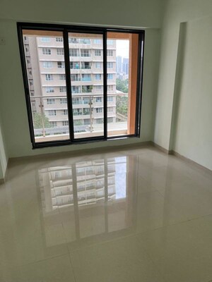 Room in 2.5 BHK Apartment at Siddharth Nagar CHS Goregaon, Goregaon West – for Rent